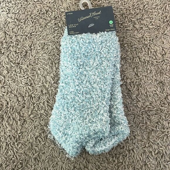 Universal Thread Accessories - NWT 2 pair women’s fluffy socks / E42